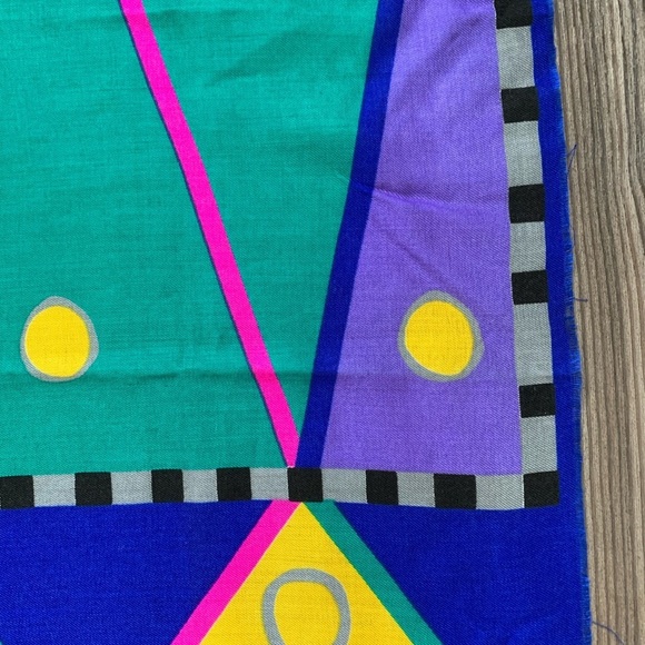 Liz Sinclair scarf - Picture 2 of 5